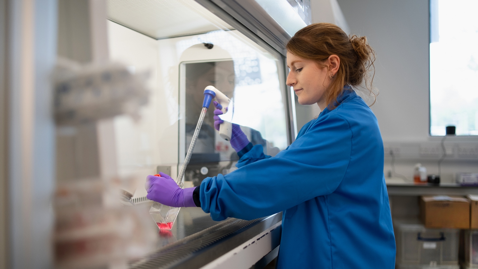 Science in action subject 6 Rachel Cooley 1600x900 ICR PhD student Rachel Cooley working in the Centre for Cancer Drug Discovery