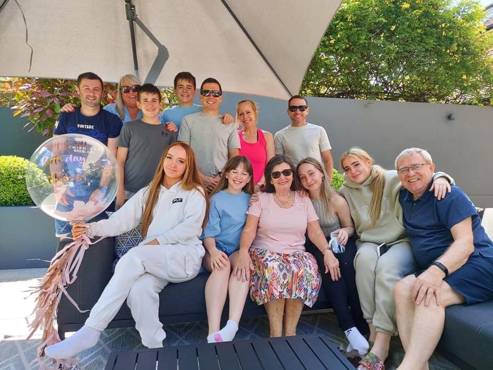 Steve's mum, Annette Phillips (front centre), surrounded by her family (credit: Steve Phillips)