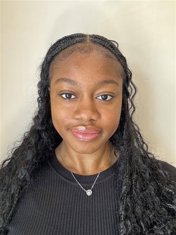 Esther Oniwinde headshot