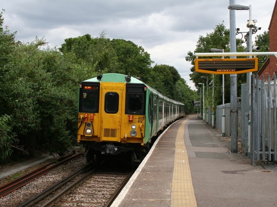 A train at Belmont station. Image credit: Dr Neil Clifton / CC BY-SA 2.0